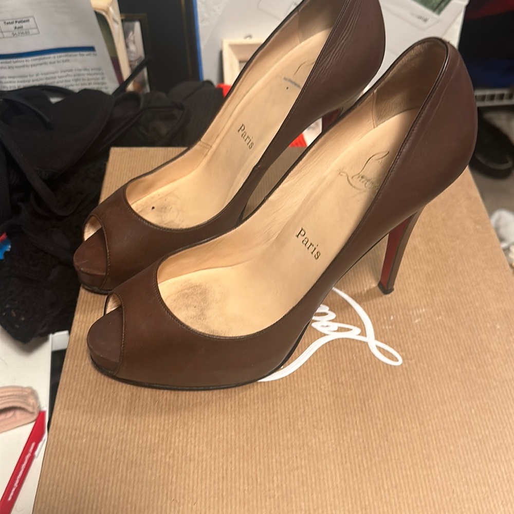 Brown leather Christian Louboutin size 39 heels
